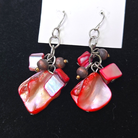 Vintage Handmade Shell and Beads Red Dangle Earrings - Picture 4 of 17